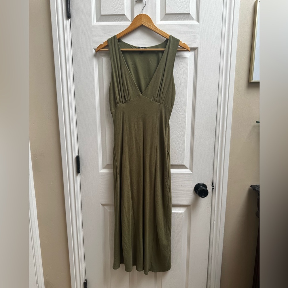 Olive Green Sleeveless V-Neck Maxi Dress